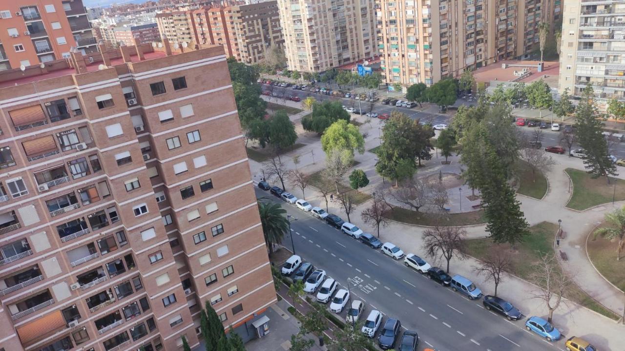 Habitacion Con Cama Individual, Piso Compartido En Avenida Blasco Ibanez Valence Extérieur photo