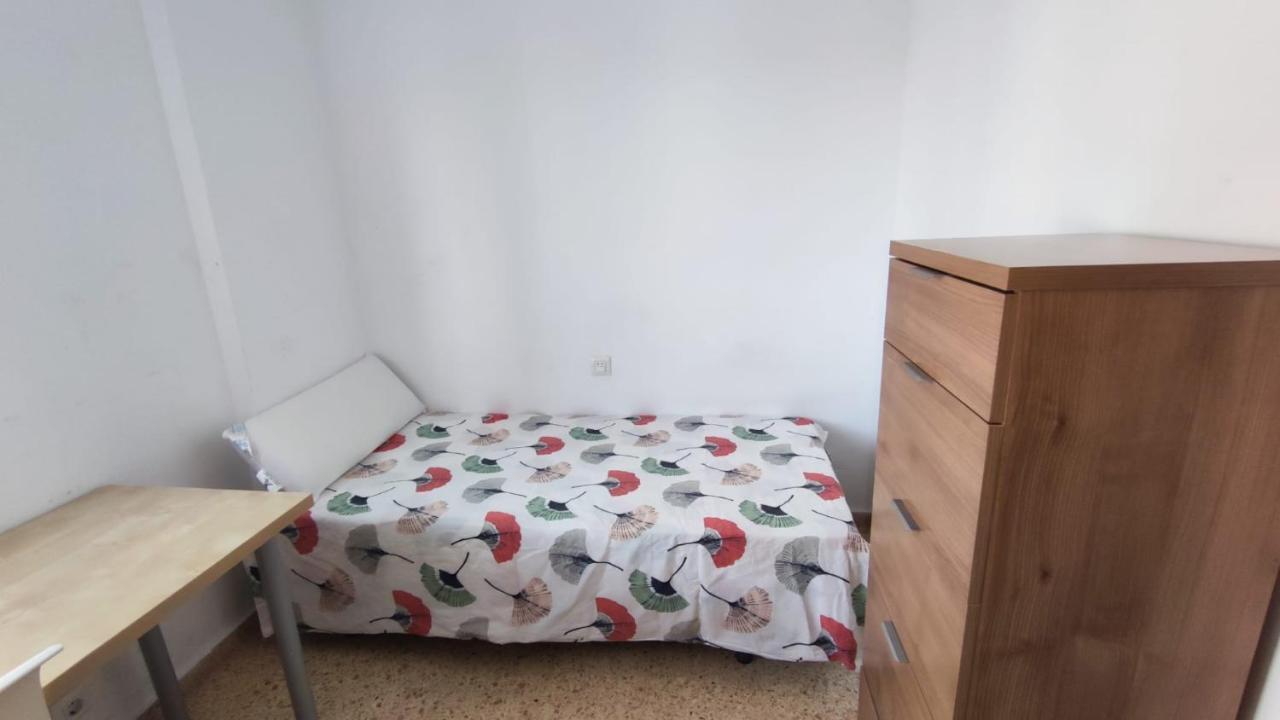 Habitacion Con Cama Individual, Piso Compartido En Avenida Blasco Ibanez Valence Extérieur photo